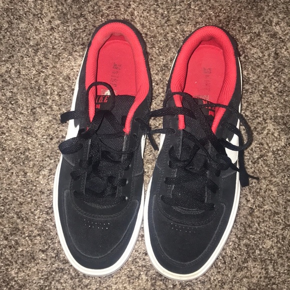 Nike’s - Picture 2 of 7